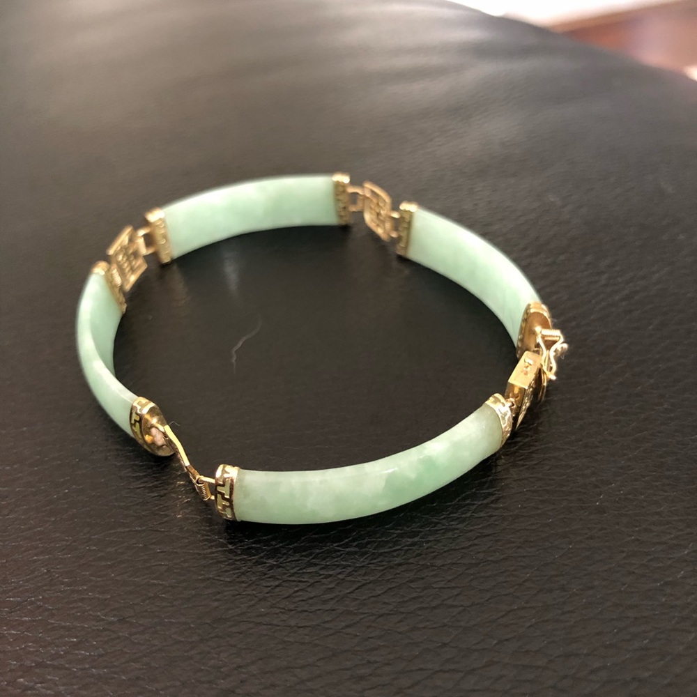 Gorgeous Jade and 14k gold bracelet